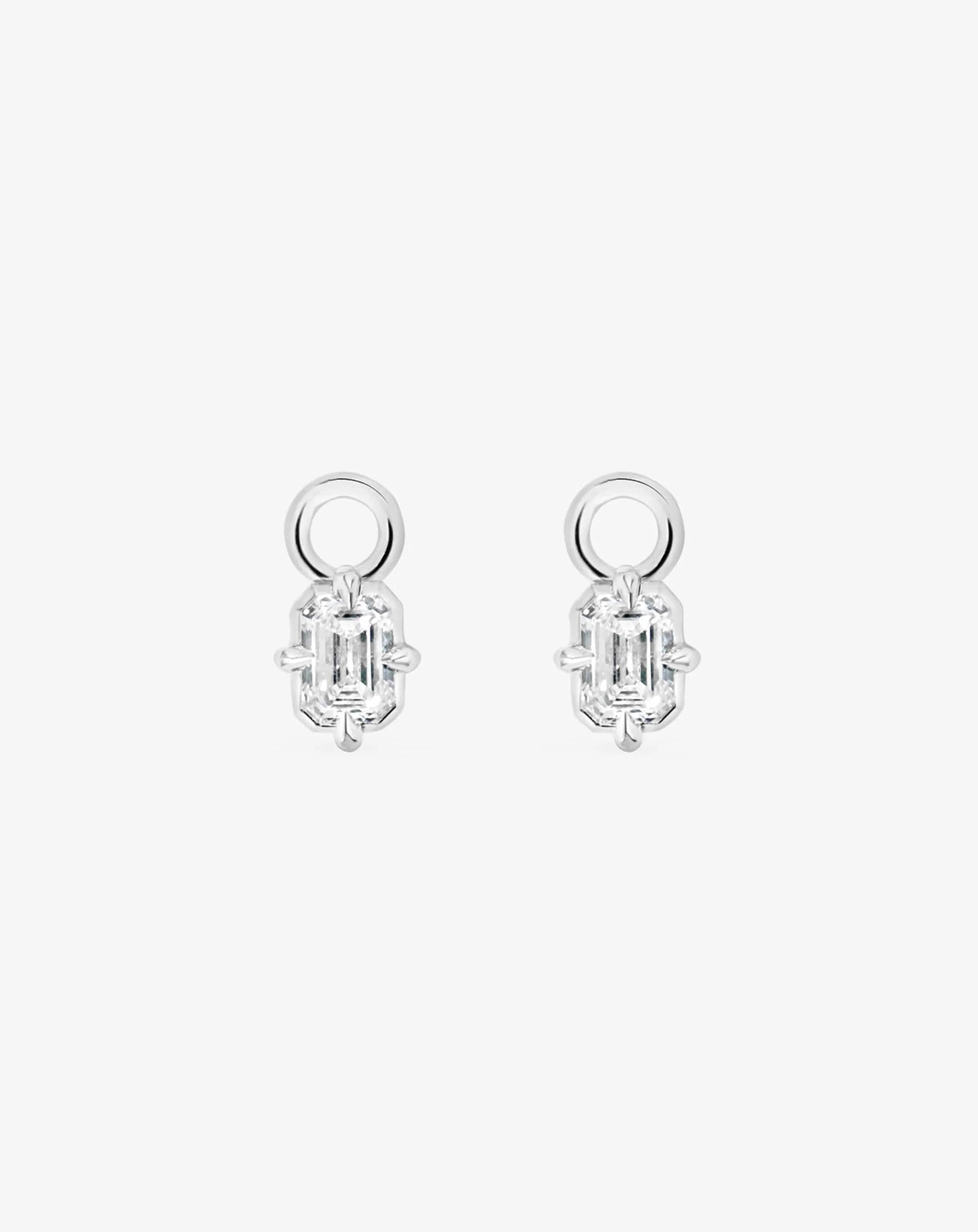 Boussole Huggie Charm in White Gold - Emerald Diamond