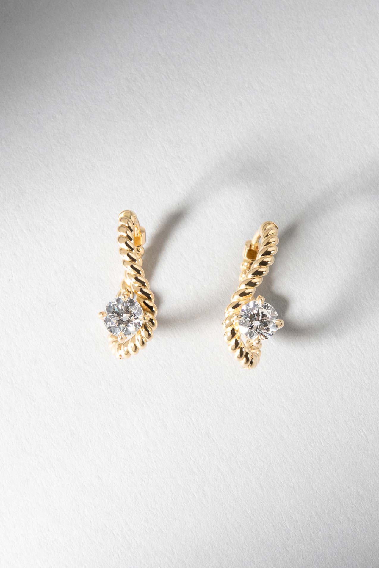 Asymmetric Knots Earrings with Round Brilliant Diamonds