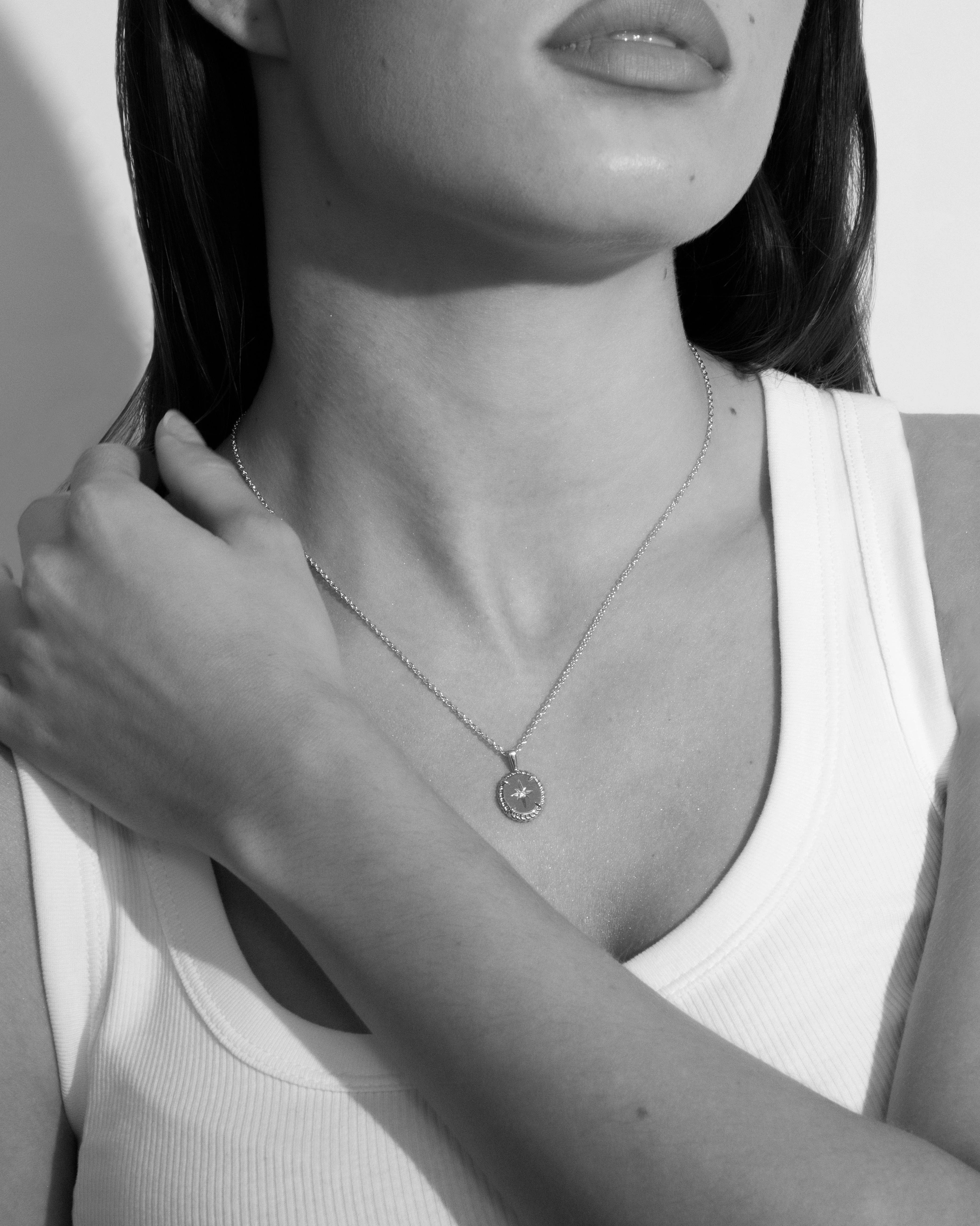 Knots Pendant in White Gold - Star Set Diamond