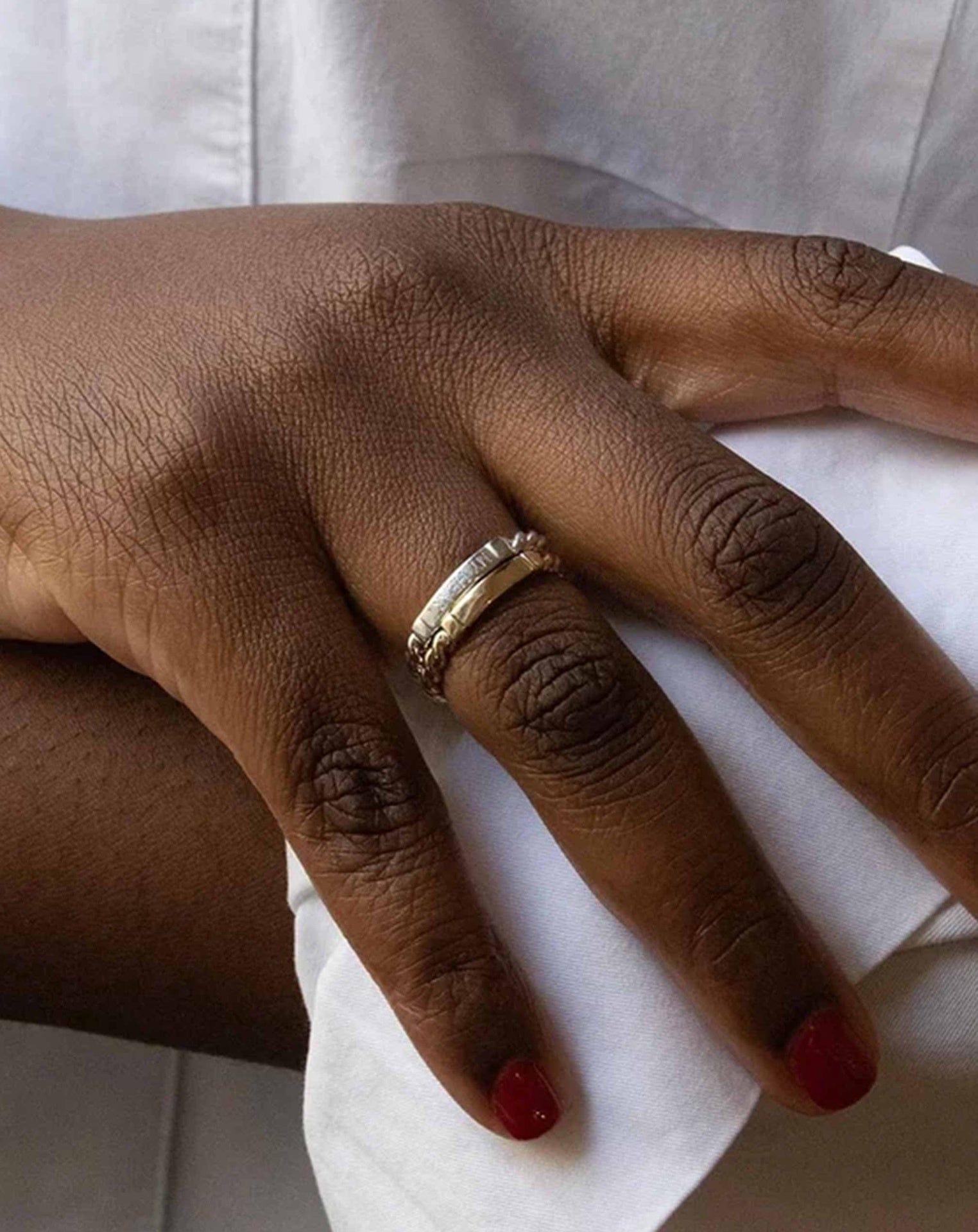 Knots Engraving Band Yellow Gold