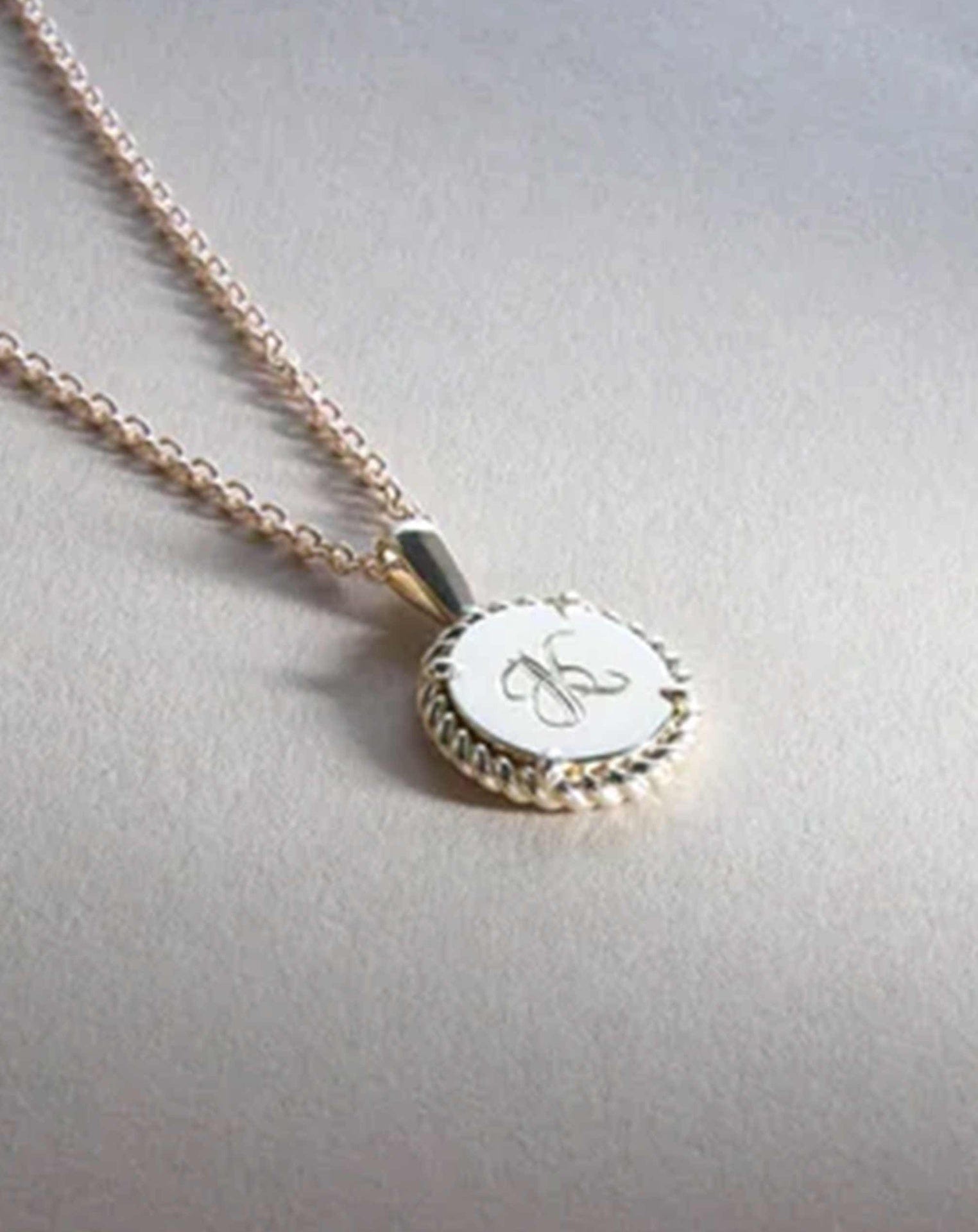 Knots Engraving Pendant
