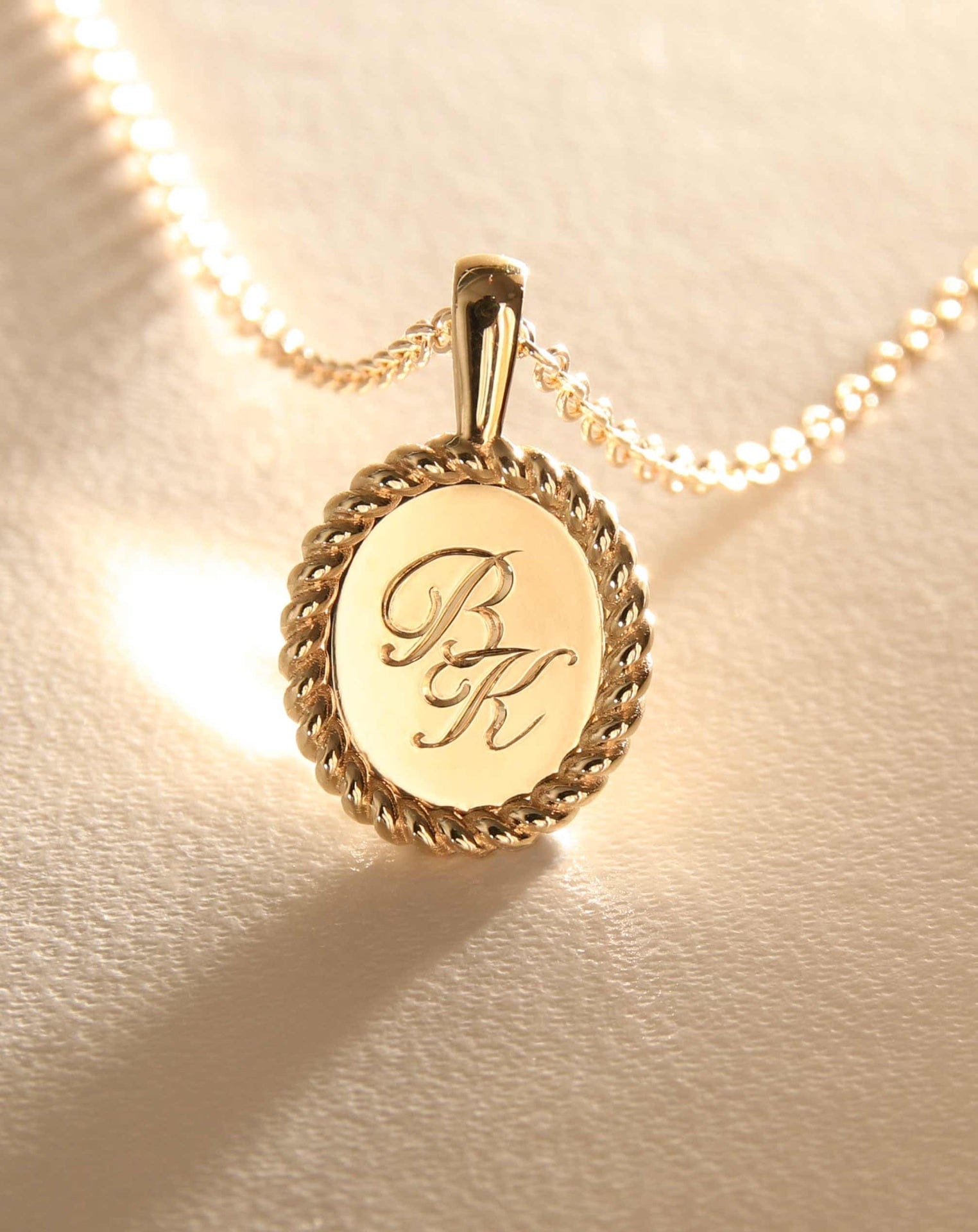 Knots Engraving Pendant
