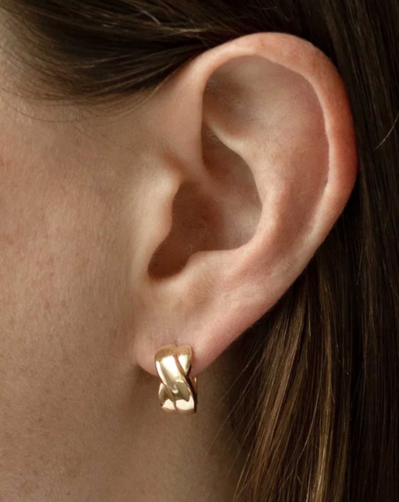 Lovers Knot Grand Huggies Yellow Gold