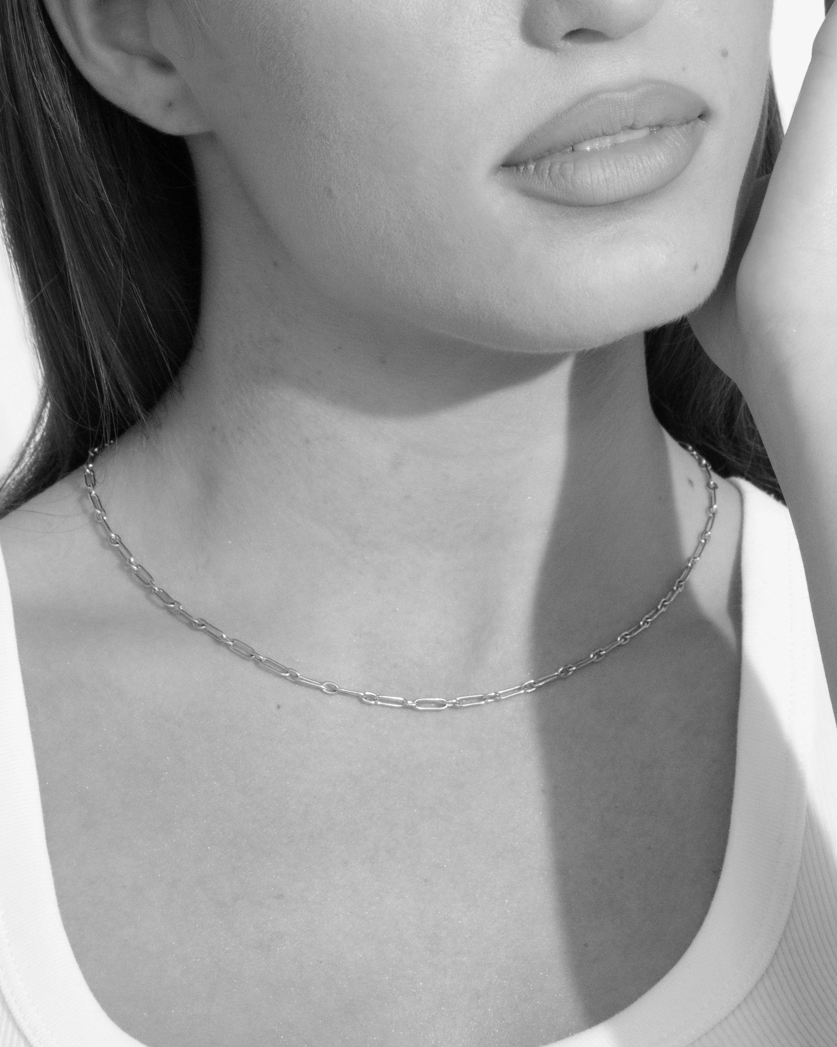 Classic Paper Clip Chain in White Gold