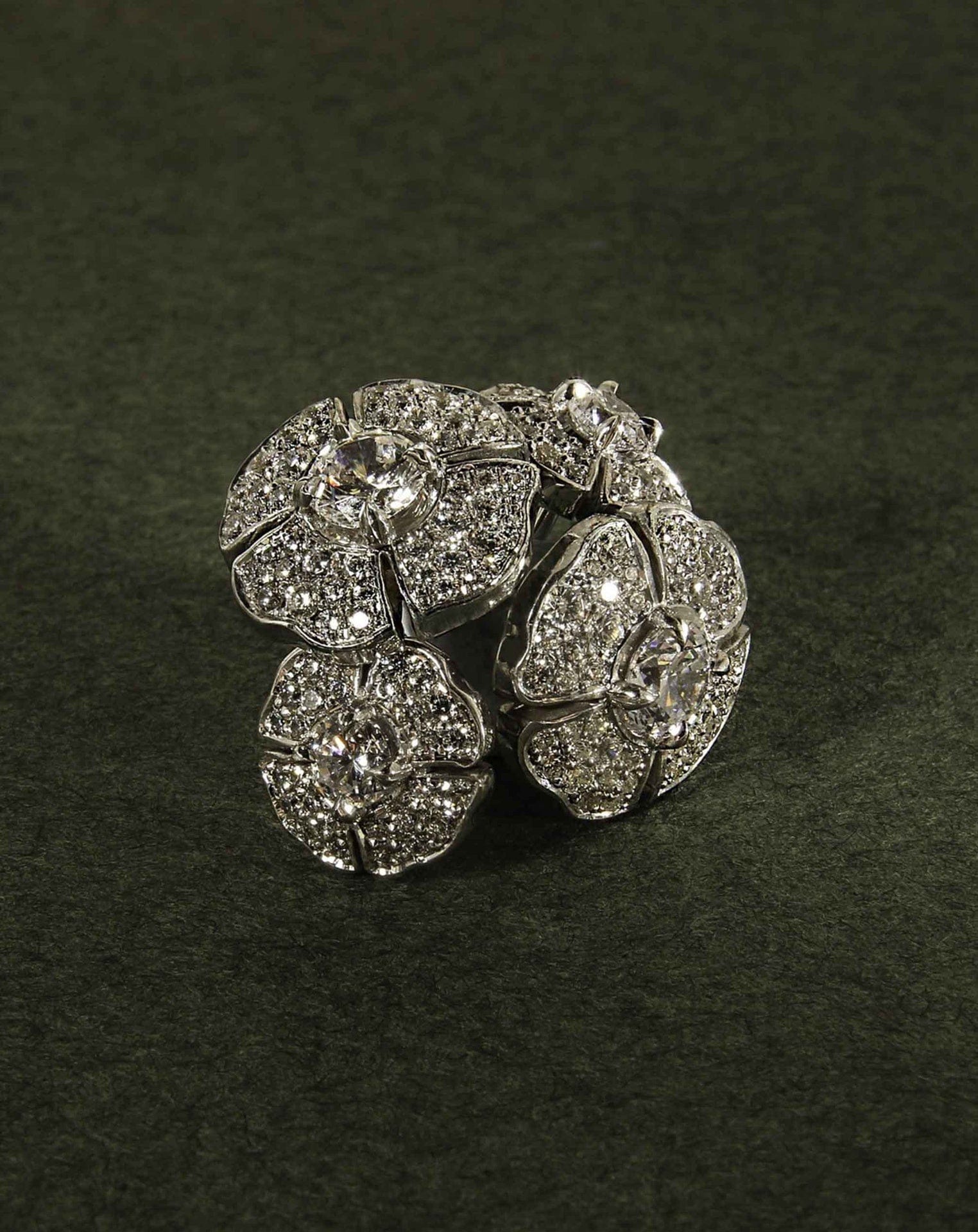 Romeo Flower Grand Pavé Earrings White Gold